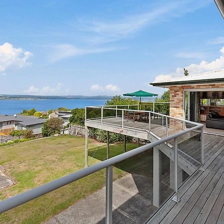 Lofty Lakeviews - Acacia Bay Holiday Home タウポ エクステリア 写真