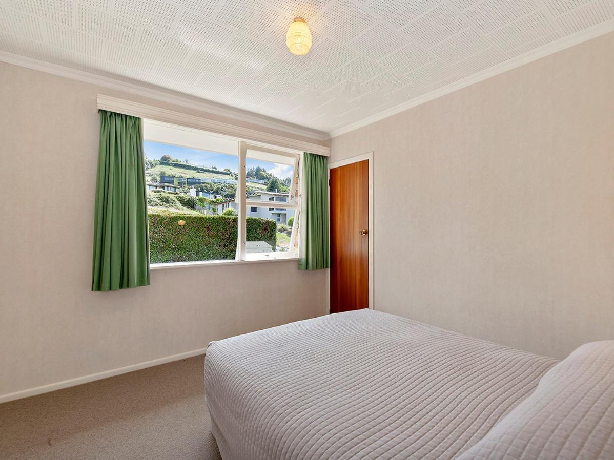 Lofty Lakeviews - Acacia Bay Holiday Home タウポ エクステリア 写真