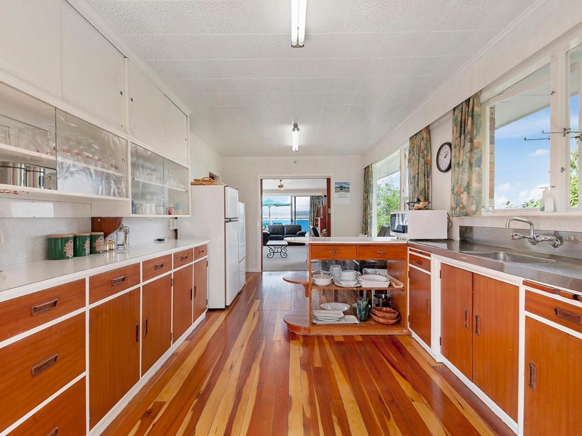 Lofty Lakeviews - Acacia Bay Holiday Home タウポ エクステリア 写真