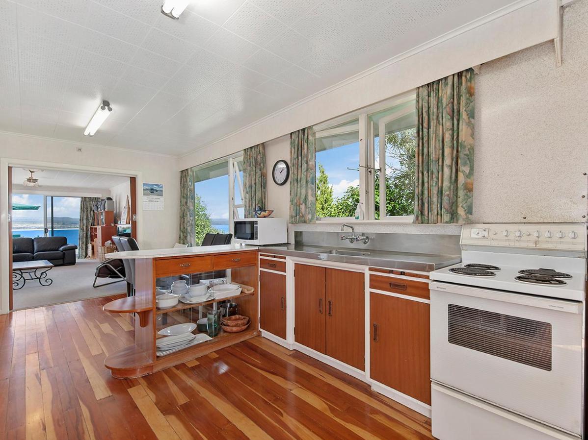 Lofty Lakeviews - Acacia Bay Holiday Home タウポ エクステリア 写真