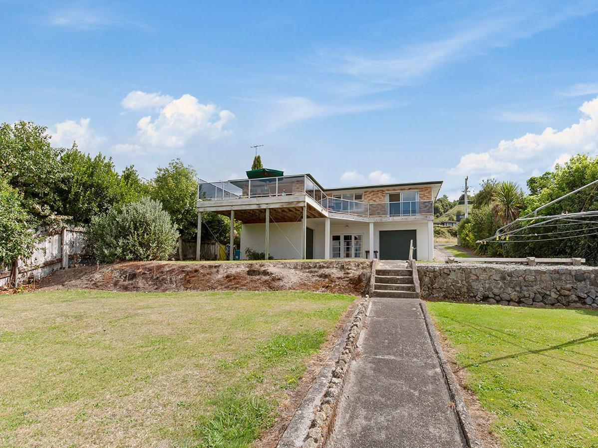 Lofty Lakeviews - Acacia Bay Holiday Home タウポ エクステリア 写真